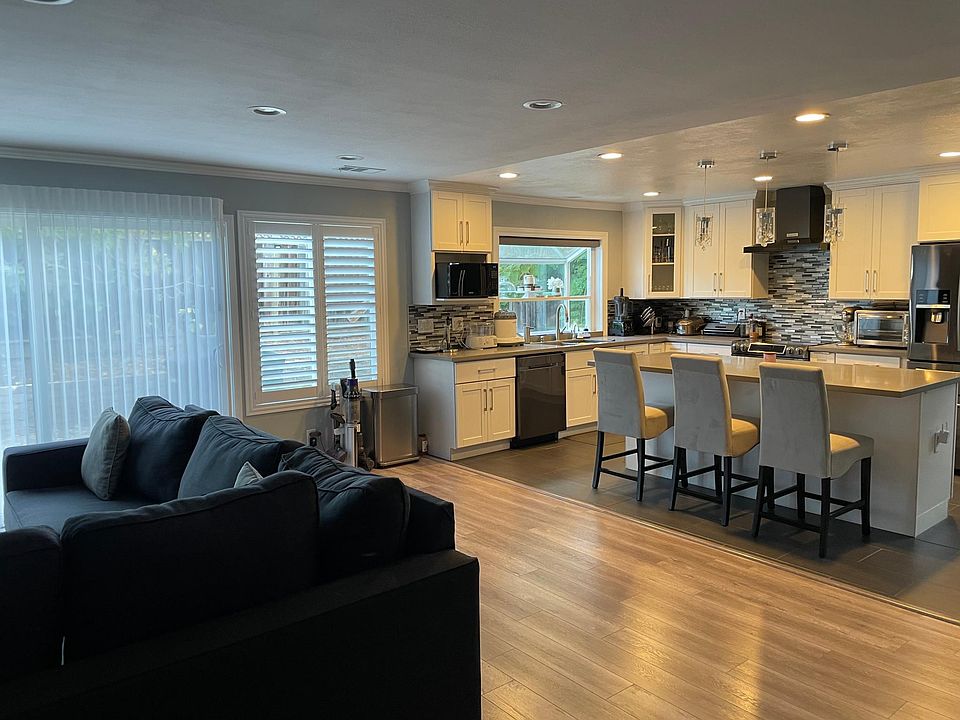 1st image of 636 Banta Ct