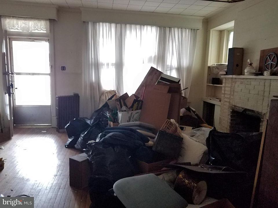 2nd image of 2241 Green St