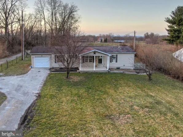 220 Racetrack Rd, Hanover, PA 17331