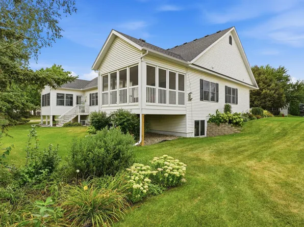 802 Saint Lawrence Dr, Northfield, MN 55057