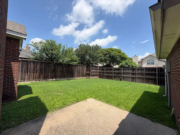 2321 Flanders Ln — Photo 15