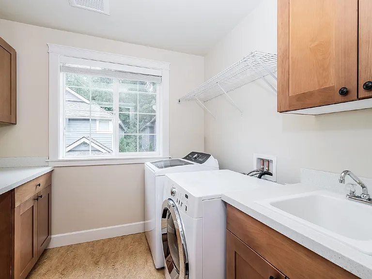 2170 NE Morgan Ln — Photo 8
