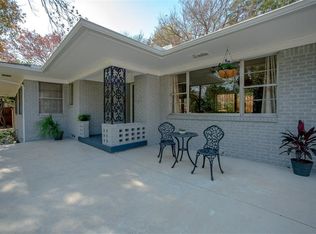 737 N Hampton Rd, Dallas, TX 75208