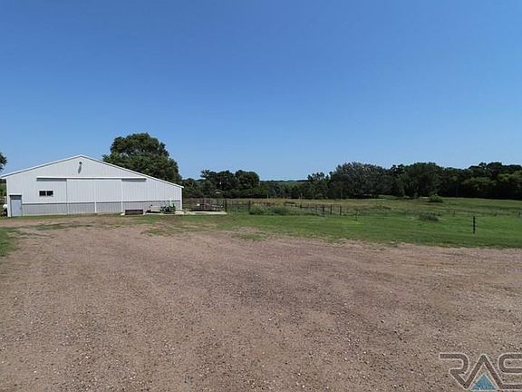 2nd image of 25685 Vandemark Ave
