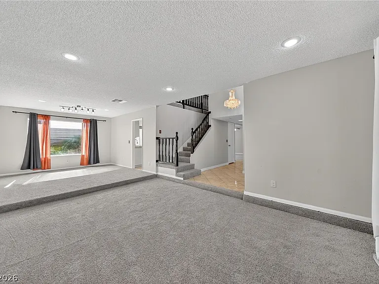 389 Summer Creek Ct — Photo 6