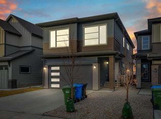 704 N Creekstone Cir SW, Calgary, AB T2X 4Y6