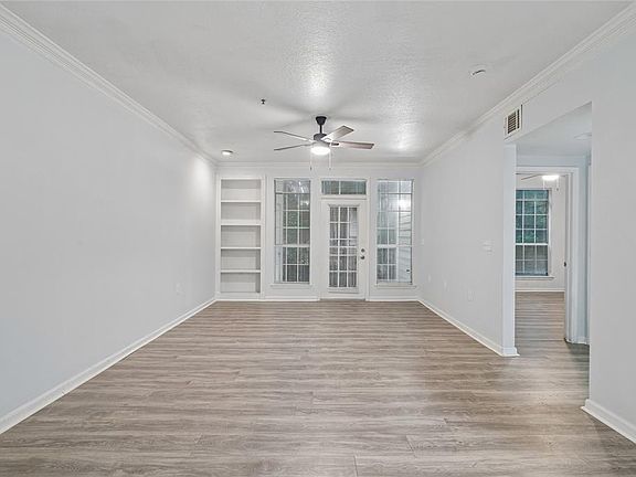 4th image of 5211 Bay Club Cir