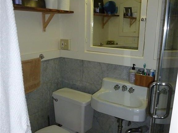 5th image of 410 Elizabeth St