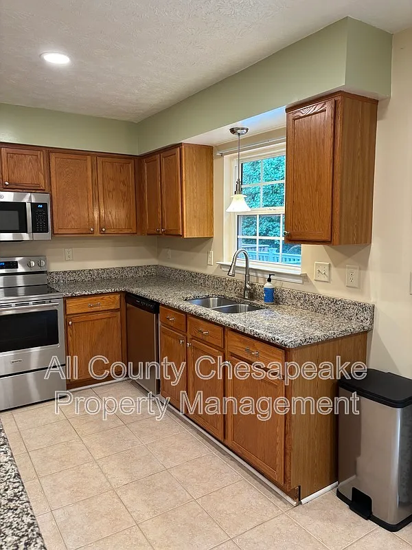 2 bed, 2.5 bath, 1690 sqft, $2,200 — Photo 4