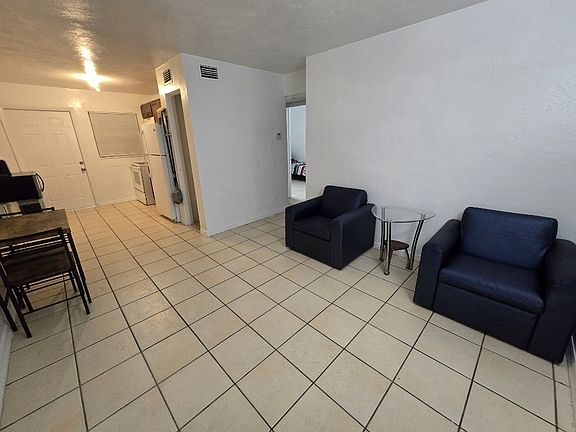 4th image of 1757 Russell St S #3