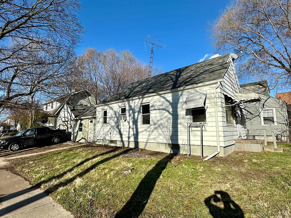 1726 Roosevelt Cir