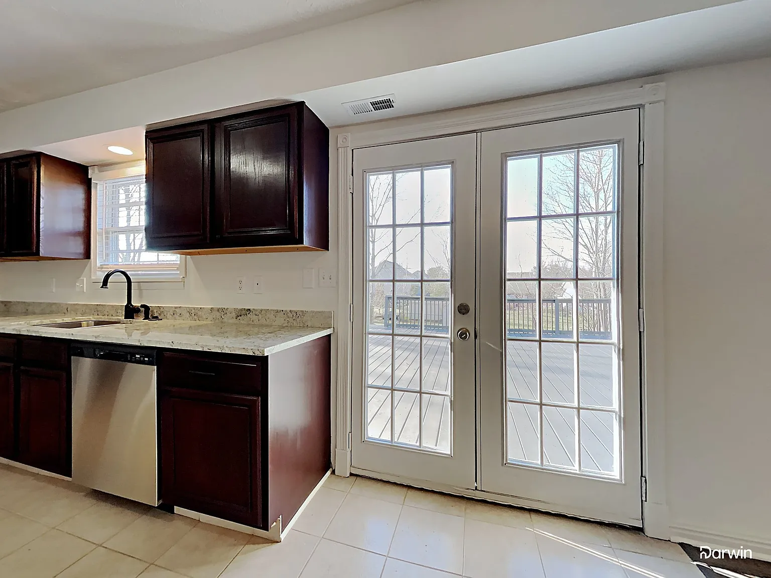 4 bed, 2.5 bath, 2022 sqft, $2,330 — Photo 3
