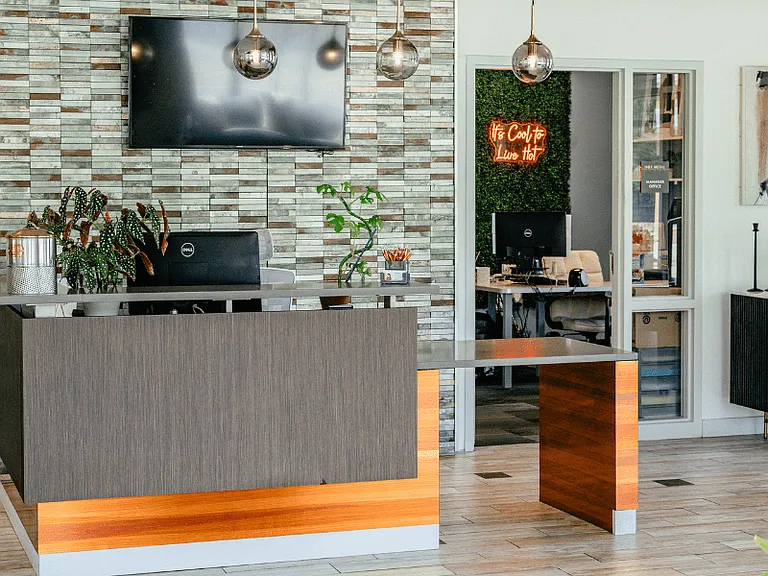 Lobby & Leasing Office