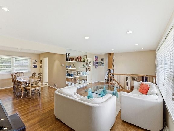 5th image of 11 Pilgrim Way