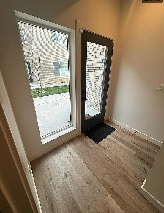 3 bed, 3.5 bath, 1700 sqft, $2,500 — Photo 4