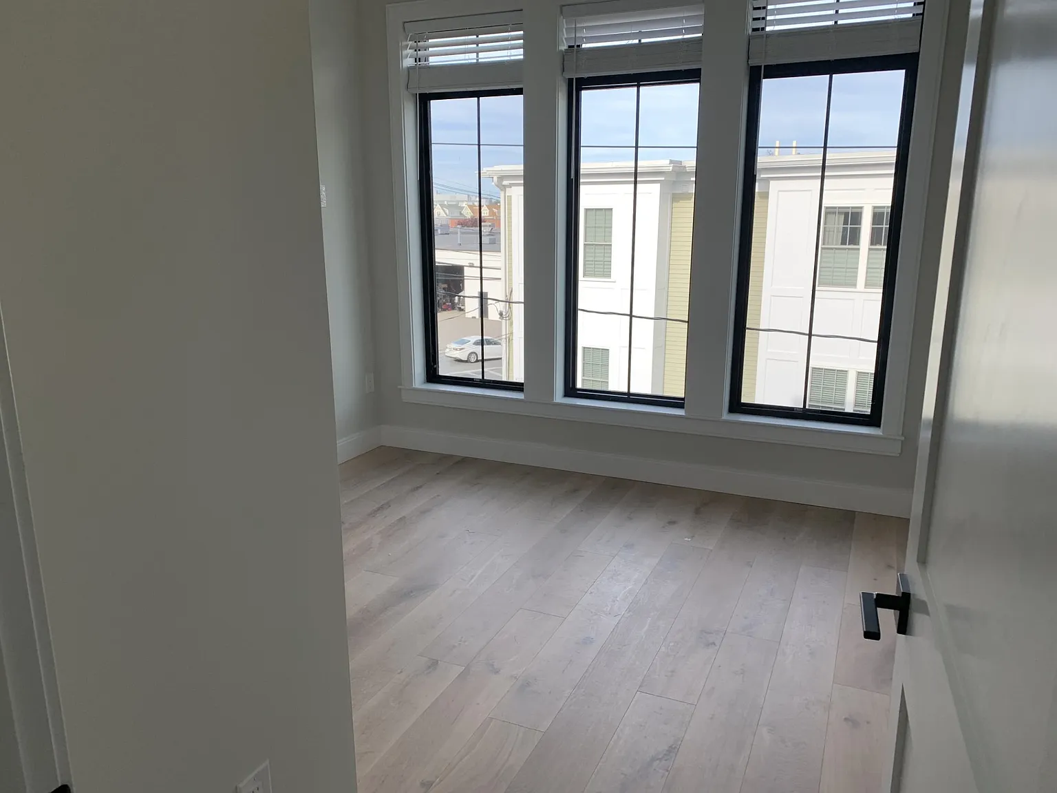4 bed, 1400 sqft, $5,995 — Photo 4