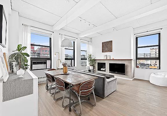 3rd image of 148 W 23rd St APT 9E