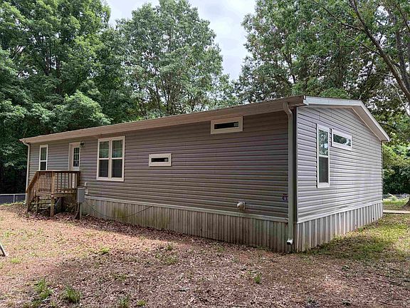 4th image of 2200 Gilbert Ln