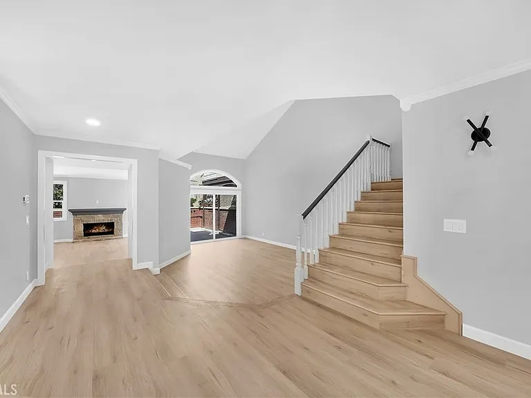 6082 Eaglecrest Dr — Photo 2