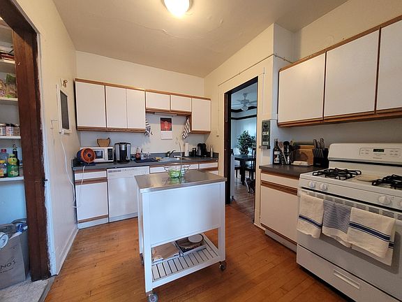 4th image of 859 W Diversey Ave