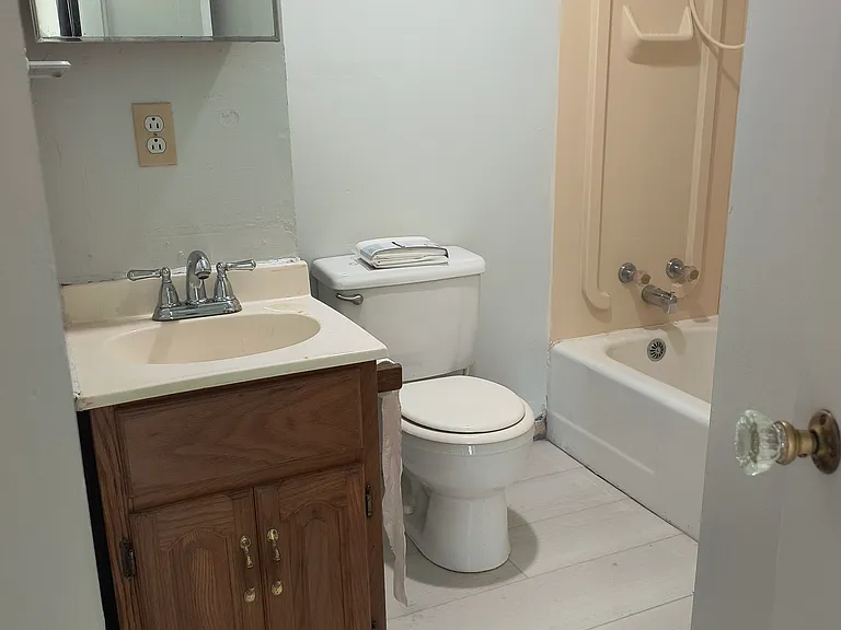 208 S 4th St #5 — Photo 7