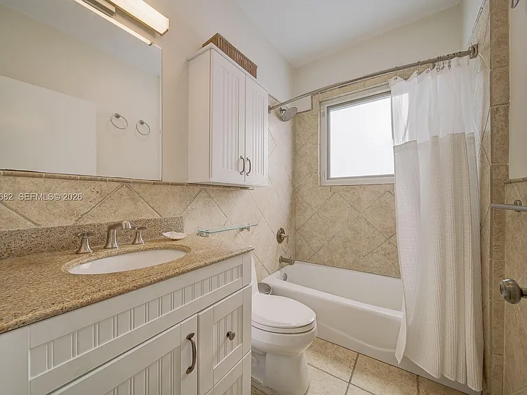 1212 Medina Ave — Photo 10