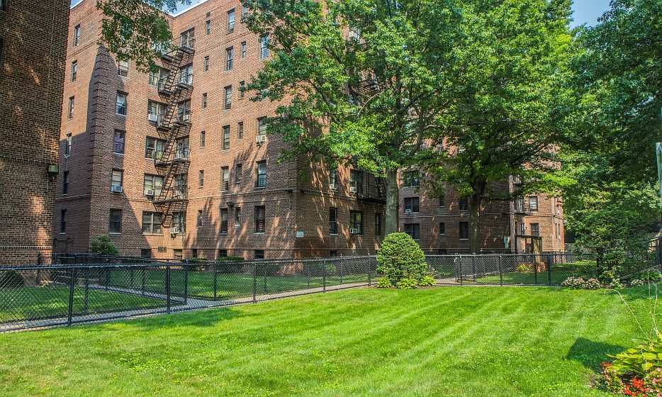 River-Hill-Gardens-exterior