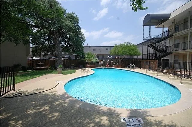 910 Duncan Ln #61 — Photo 2