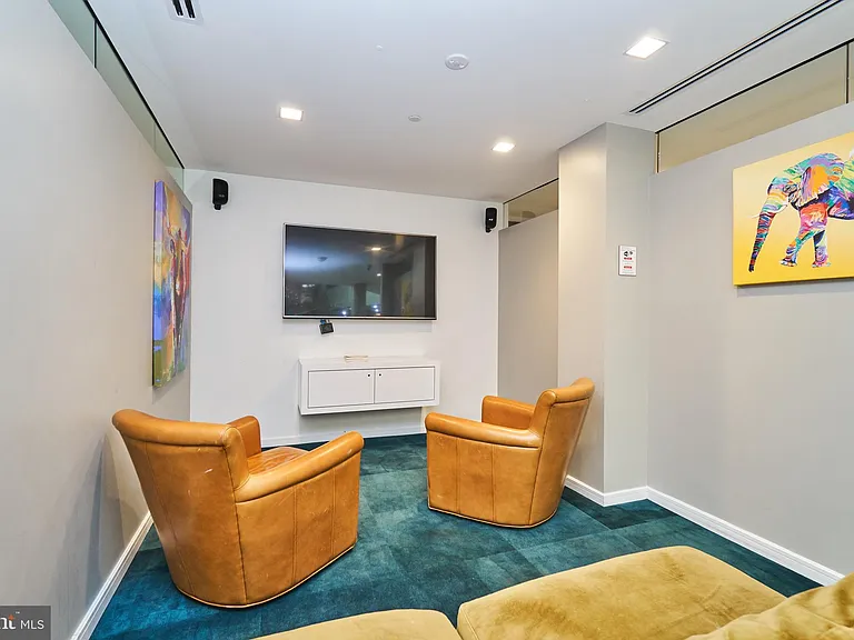 8360 Greensboro Dr #922 — Photo 27