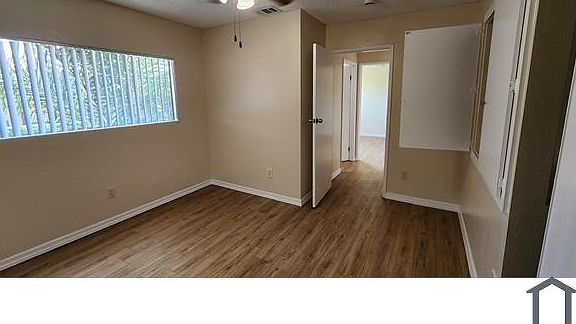 3rd image of 2307 W 54th St APT 1
