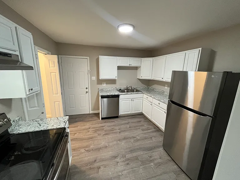 1227 S Montclair Ave — Photo 7