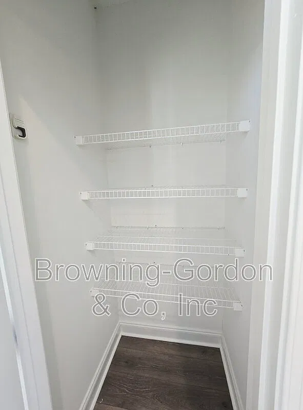 2 bed, 3.5 bath, 1901 sqft, $2,400 — Photo 4