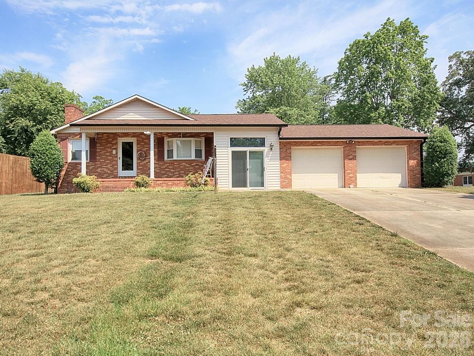 1st image of 1005 Forest Park Dr