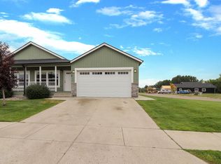 614 40th St E, Williston, ND 58801