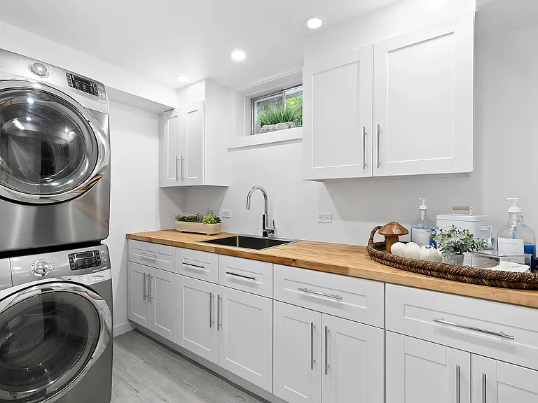 570 Sag Harbor Tpke — Photo 28