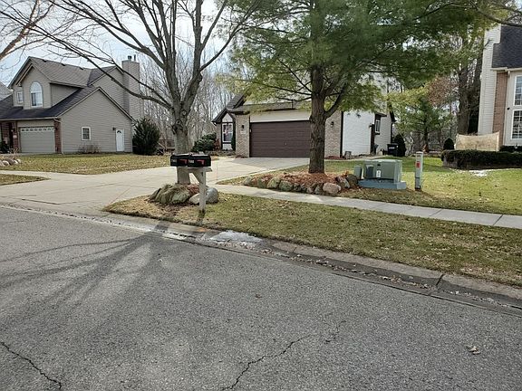 2nd image of 7461 Pineland Ct