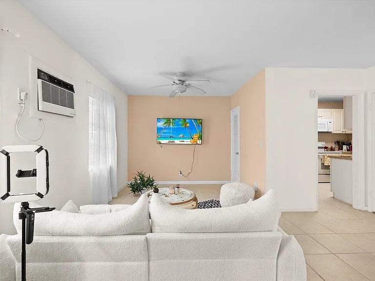 327 Ocean Breeze #1 — Photo 4