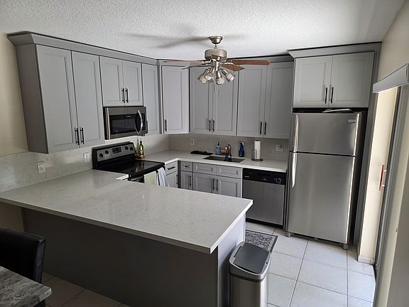 4th image of 4047 Wimbledon Dr #204