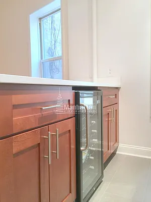 Rented by Manhattan Connection | media 3