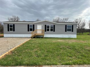 19858 Divine Rd, Lebanon, MO 65536