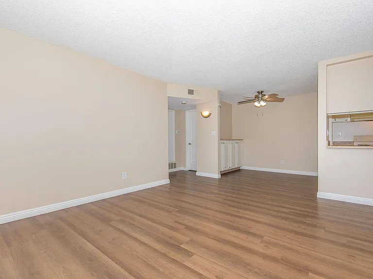 Renaissance Apartments — Photo 41