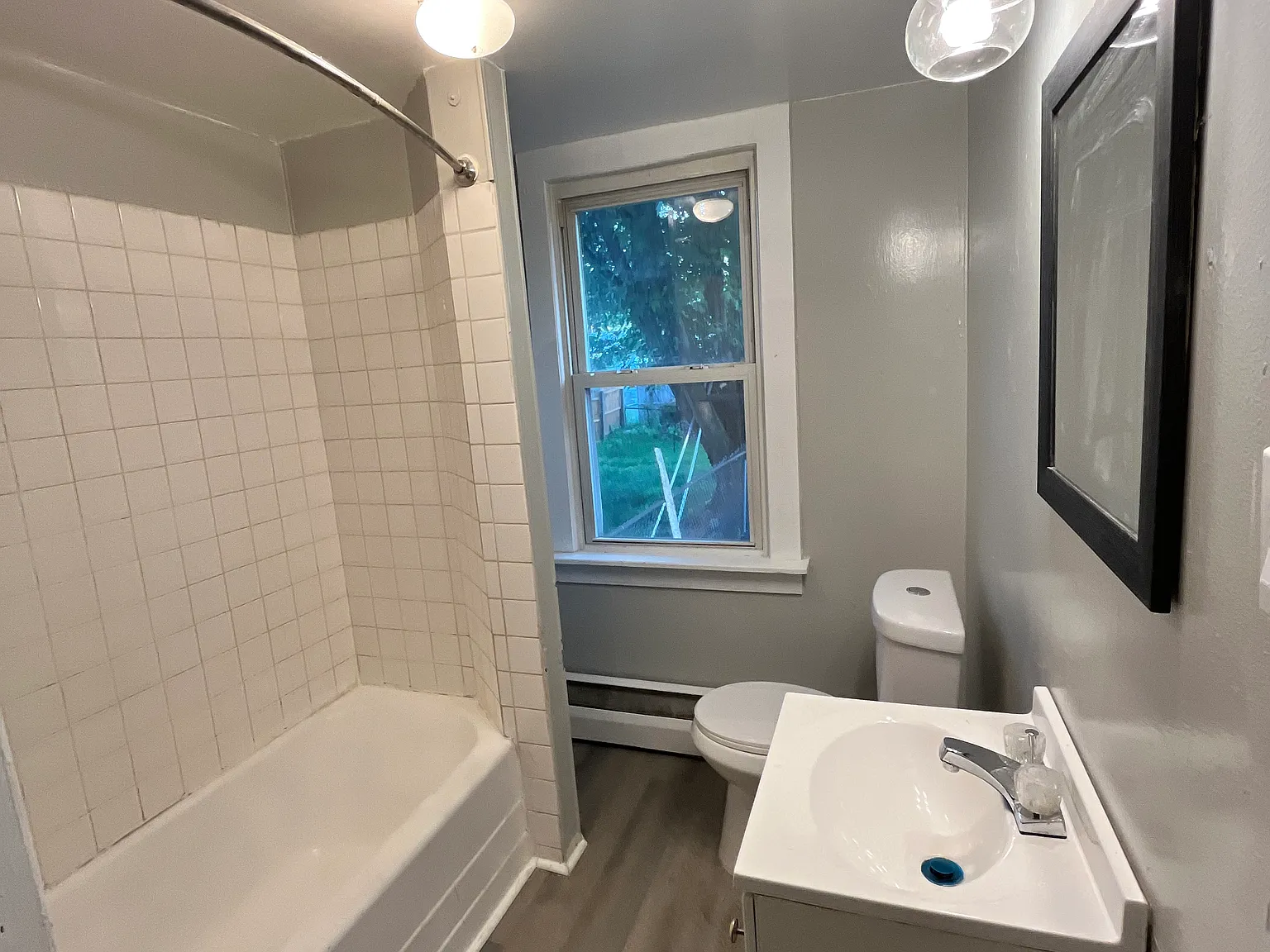 3 bed, 1400 sqft, $1,300 — Photo 2