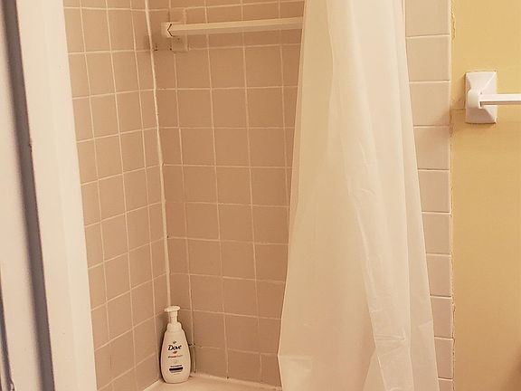5th image of 2124 Fairfax Ave APT 211