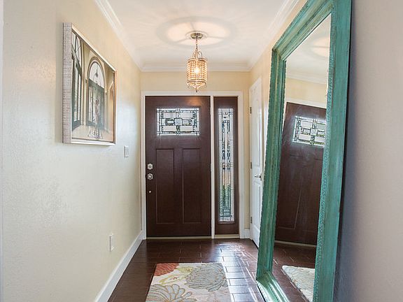 2nd image of 3642 Bayshore Blvd NE