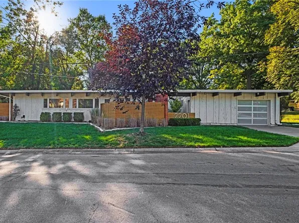 2201 W 71st St, Prairie Village, KS 66208