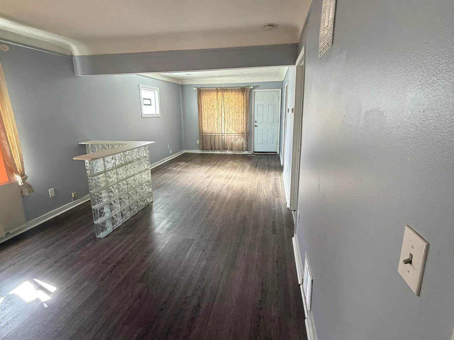 2 bed, 898 sqft, $1,300 — Photo 2