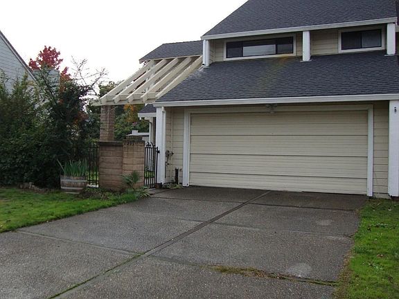 2nd image of 7917 Sawgrass Cir