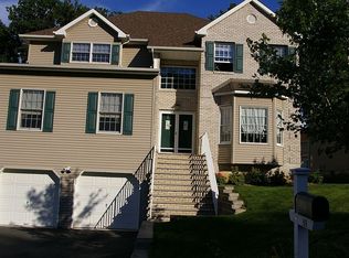89 Seasons Glen Dr, Morris Plains, NJ 07950