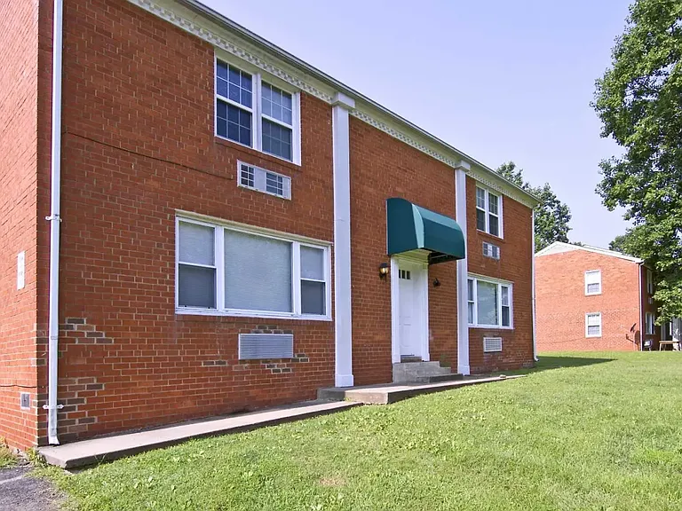 Columns Apartments — Photo 2