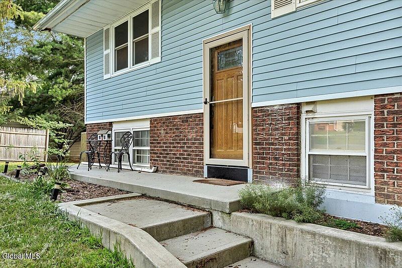 5th image of 32 Tamarack Lane